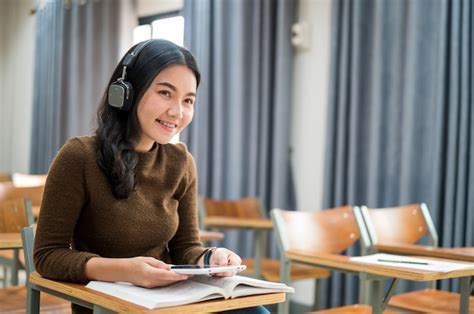 should students listen to music in class?